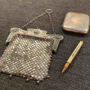 Tasche, Bleistifthalter und Zigarettenetui aus Silber und Gold