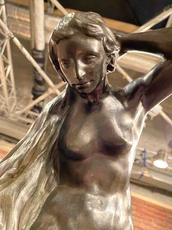 Detailansicht der Bronzefigur
