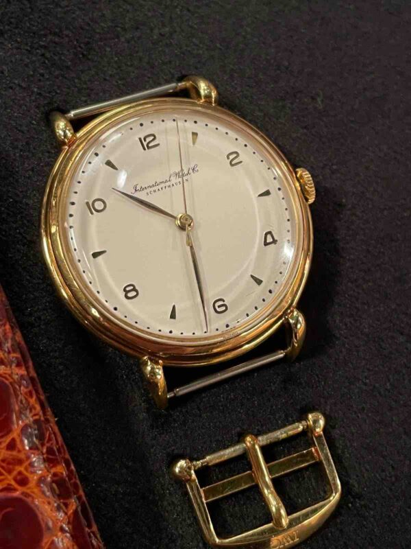 Goldene IWC Armbanduhr