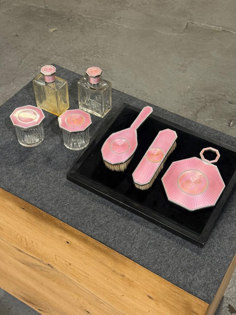 Silberne Toilettengarnitur Art
